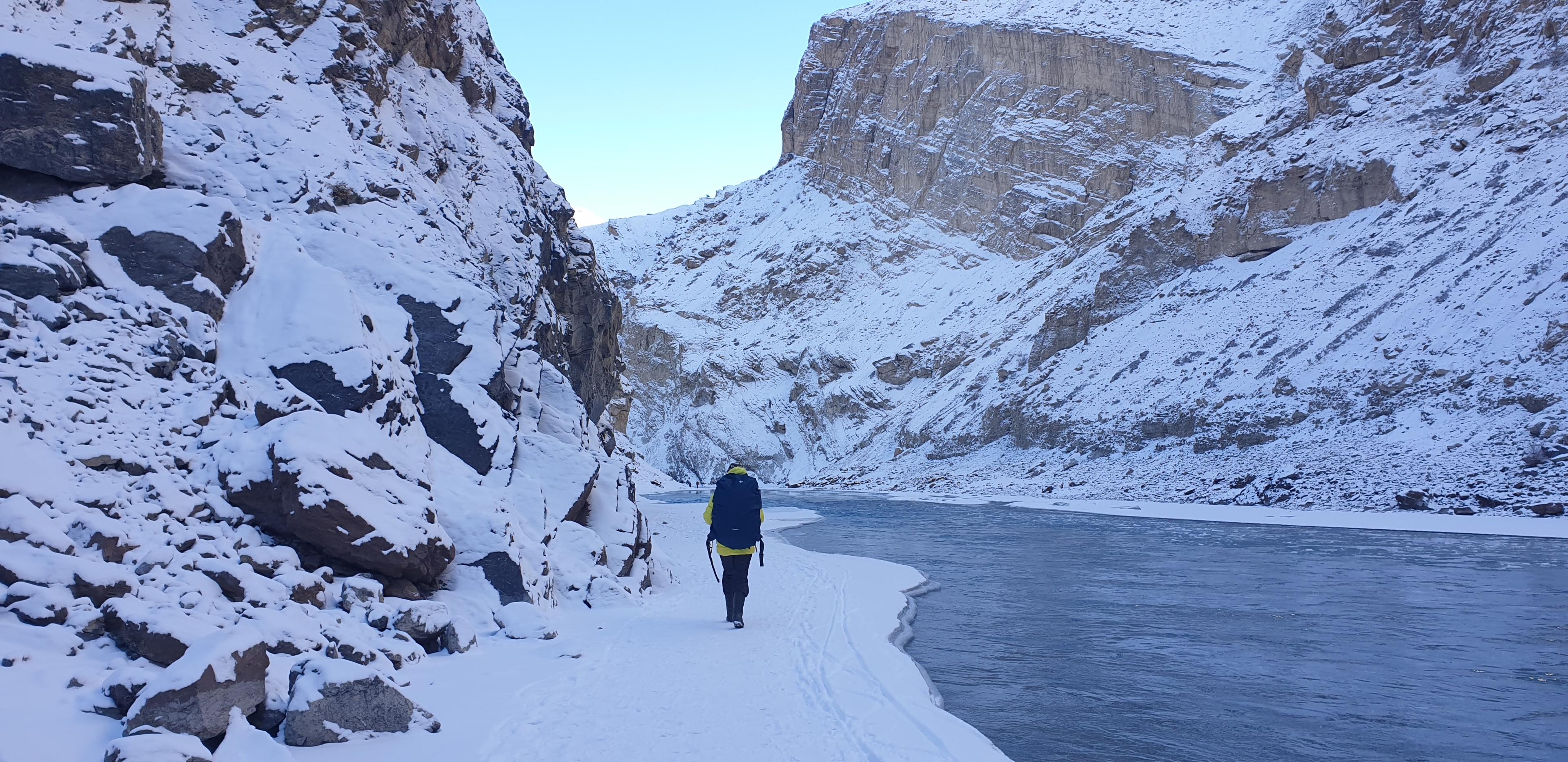 Chadar — Frozen River scenery 7