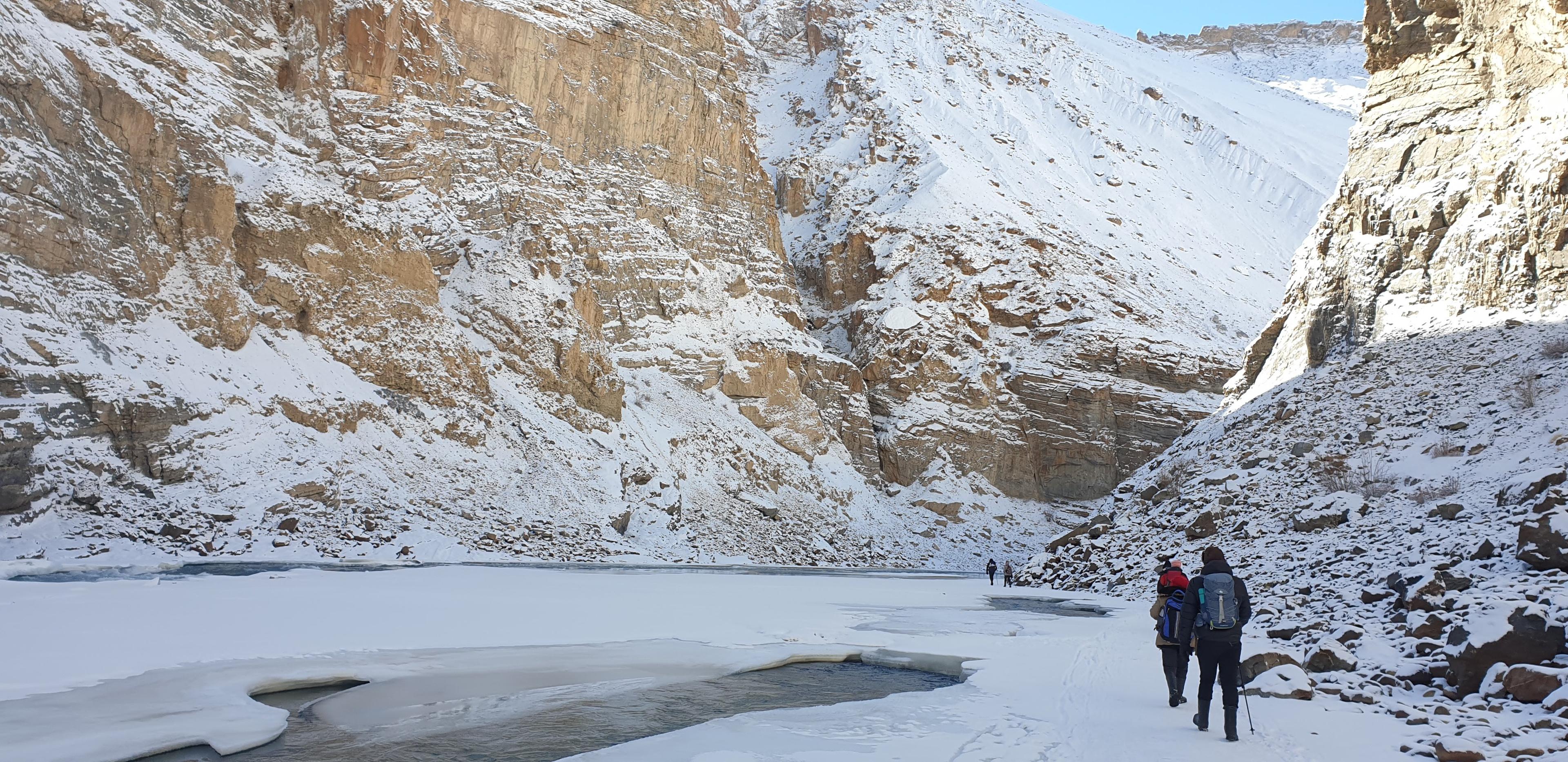 Chadar — Frozen River scenery 11