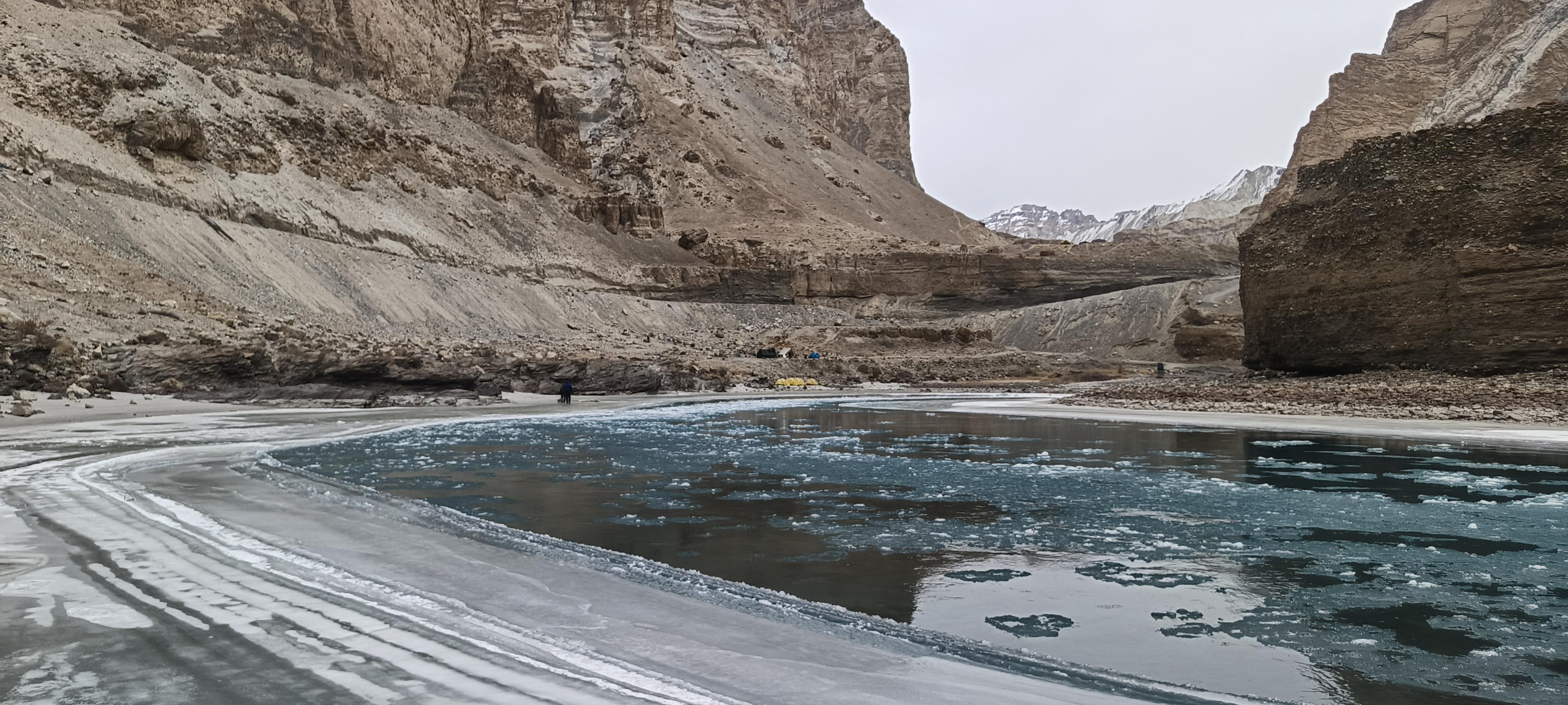 Chadar — Frozen River scenery 2