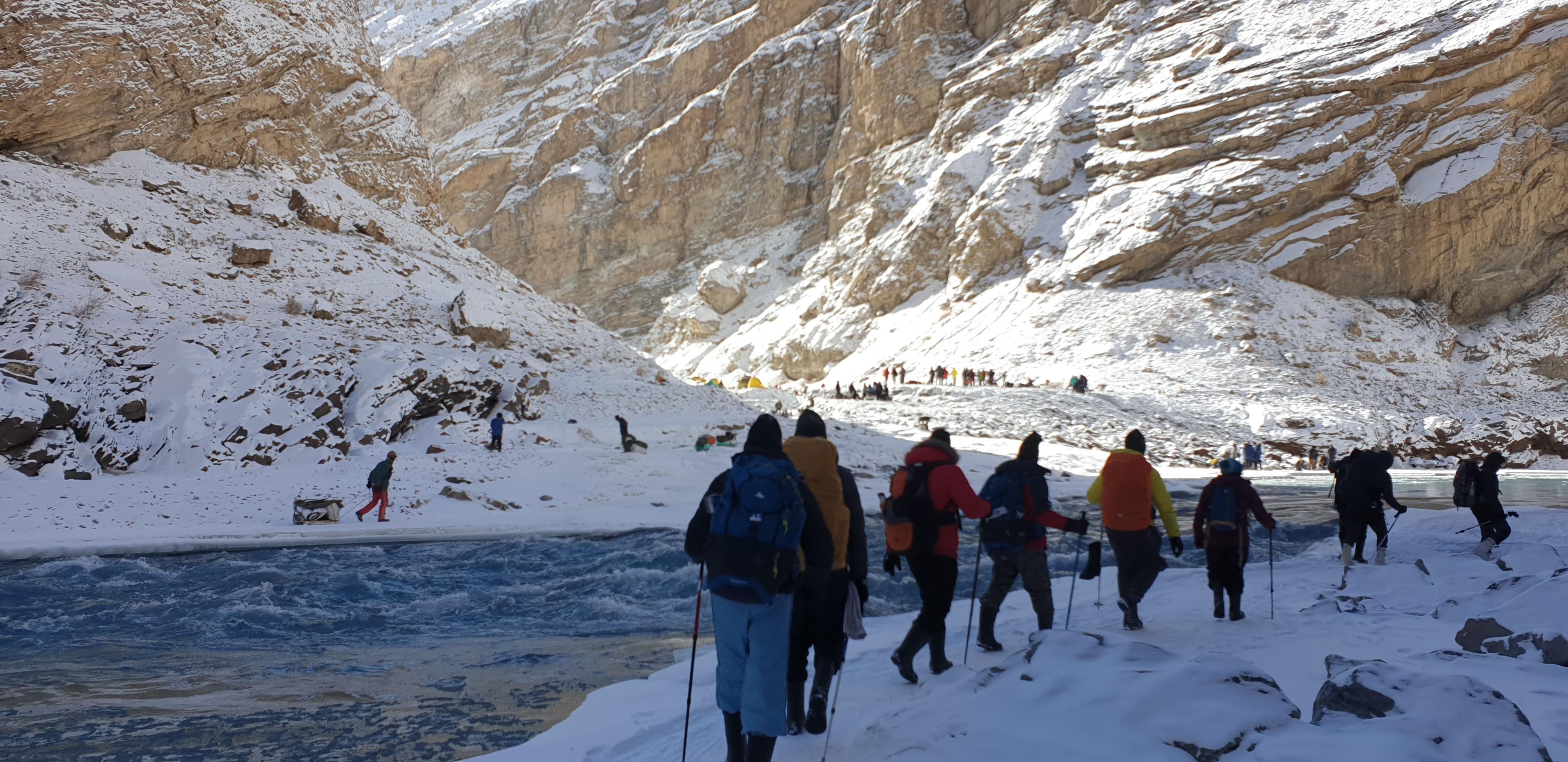 Chadar — Frozen River scenery 12