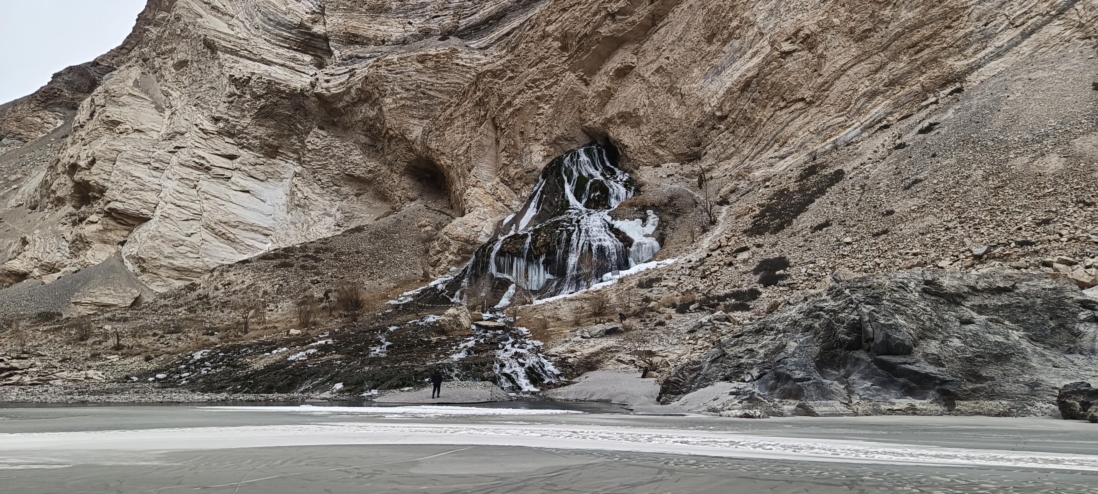 Chadar — Frozen River scenery 3