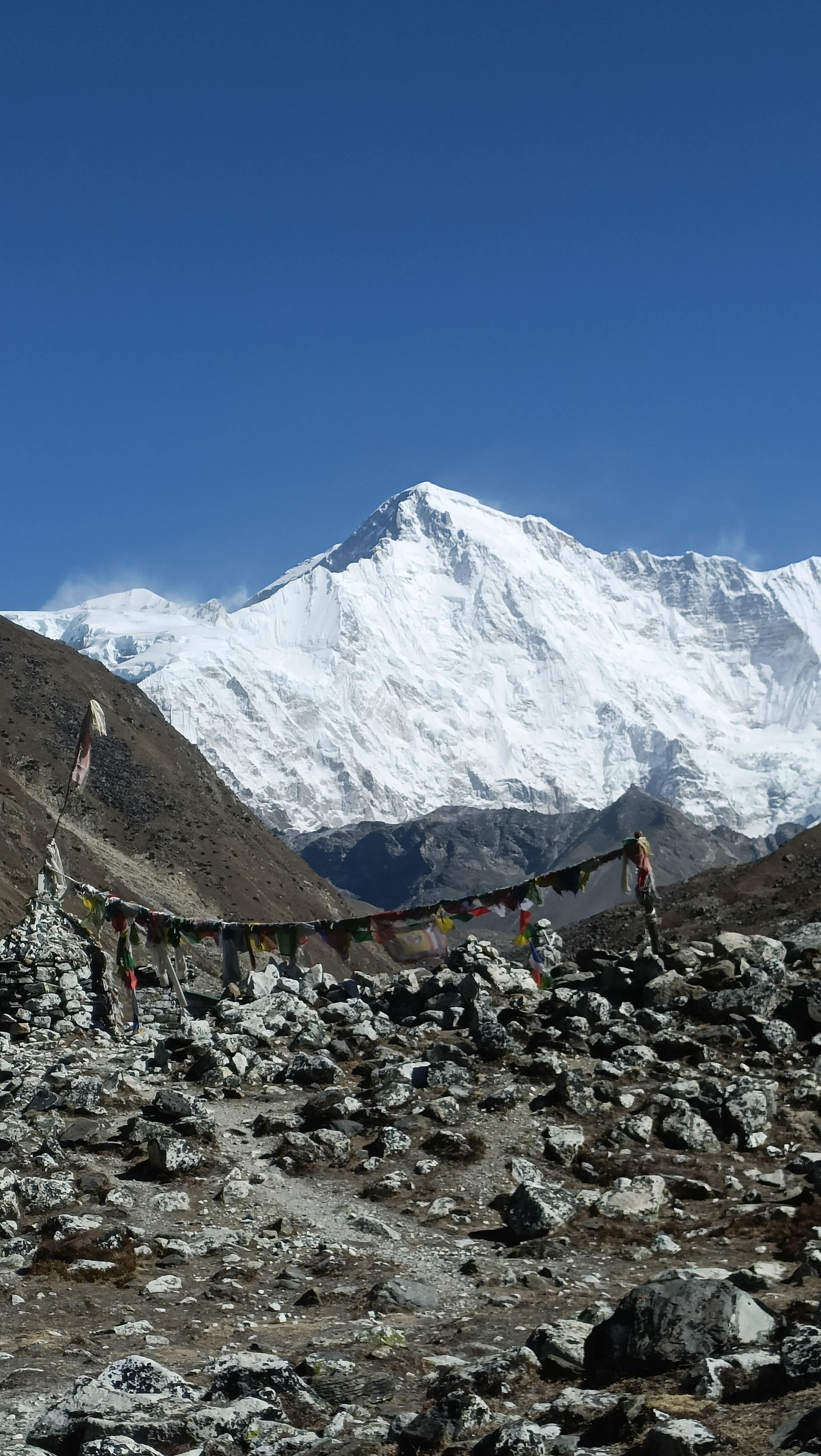 Everest Base Camp & Three High Passes scenery 6