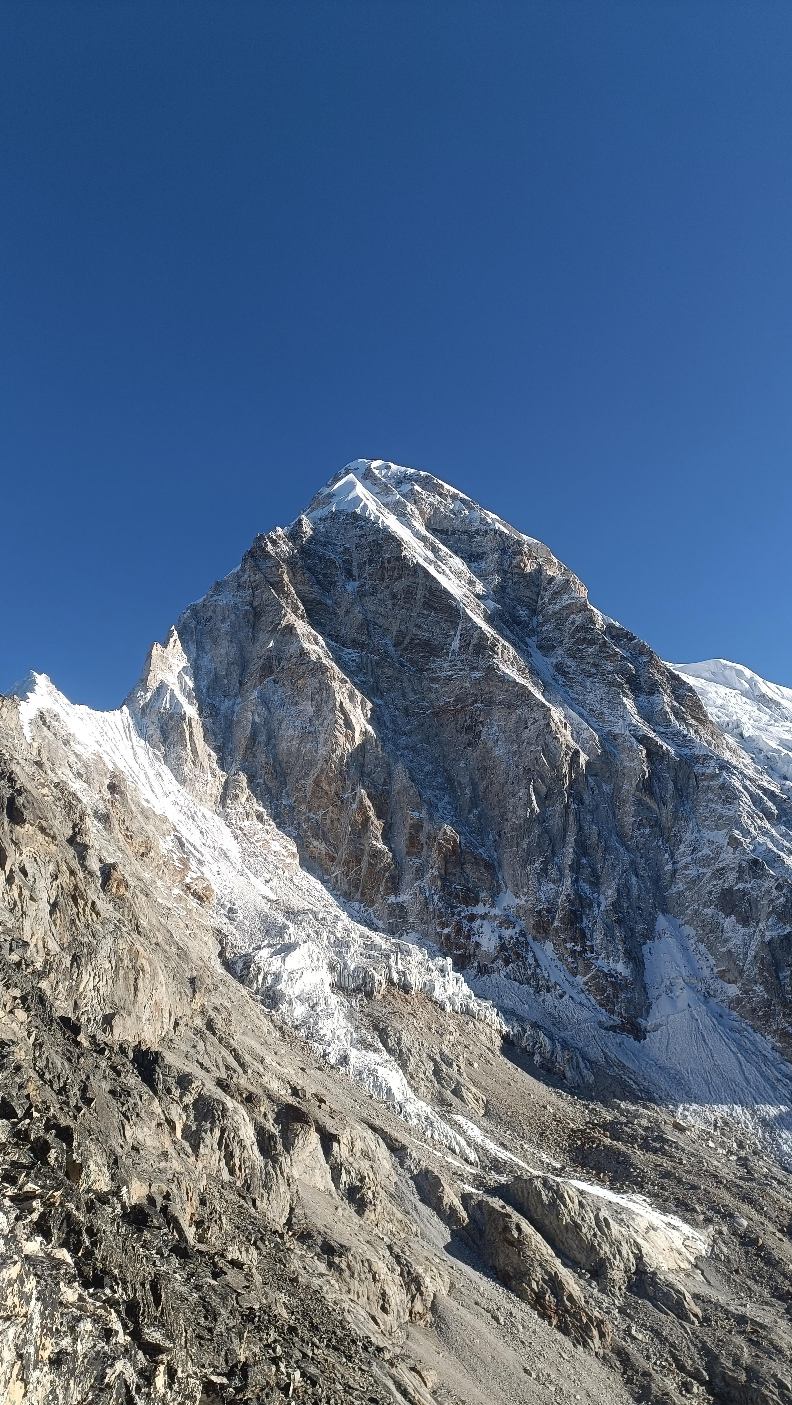 Everest Base Camp & Three High Passes scenery 4