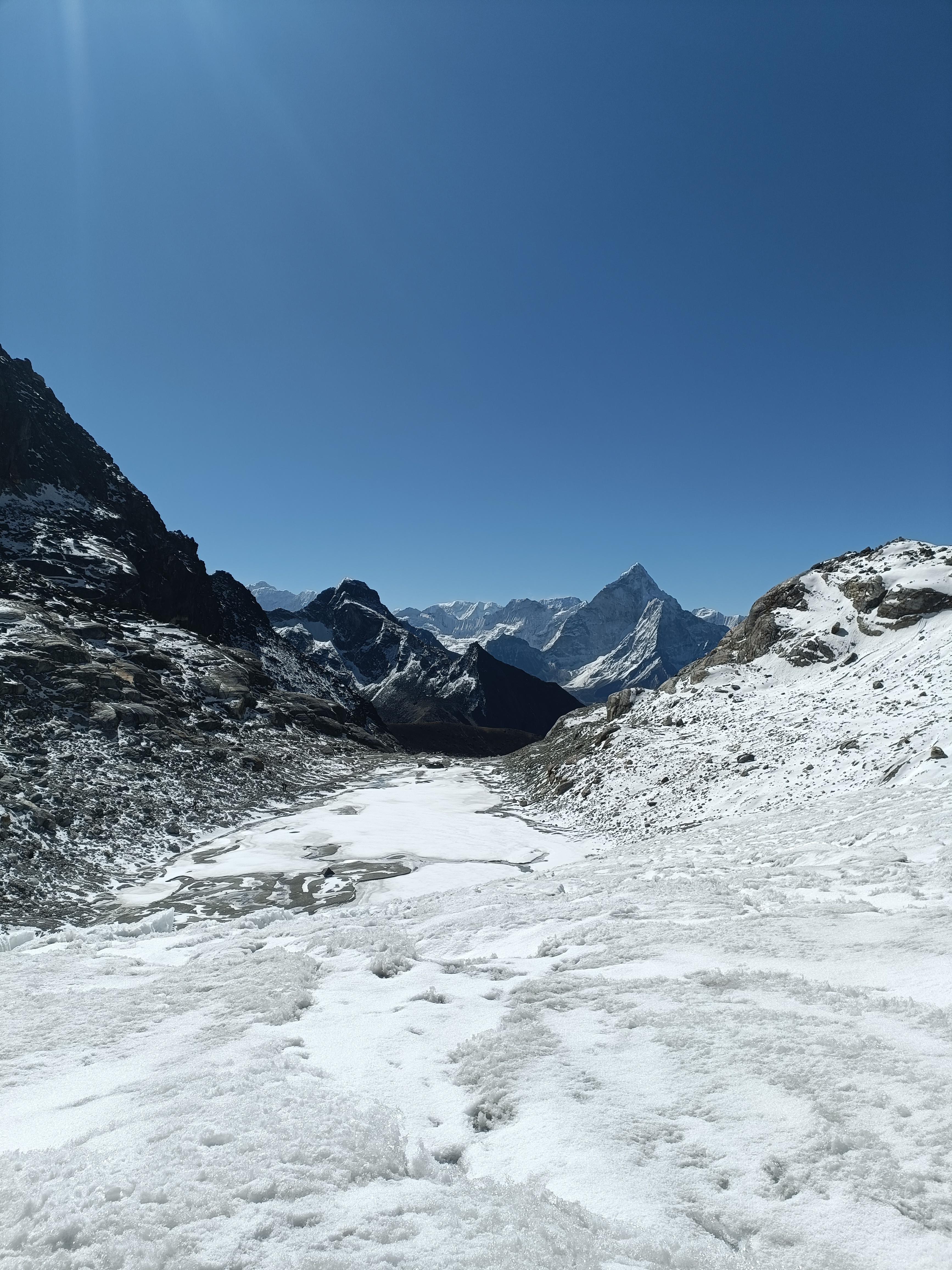 Everest Base Camp & Three High Passes scenery 3