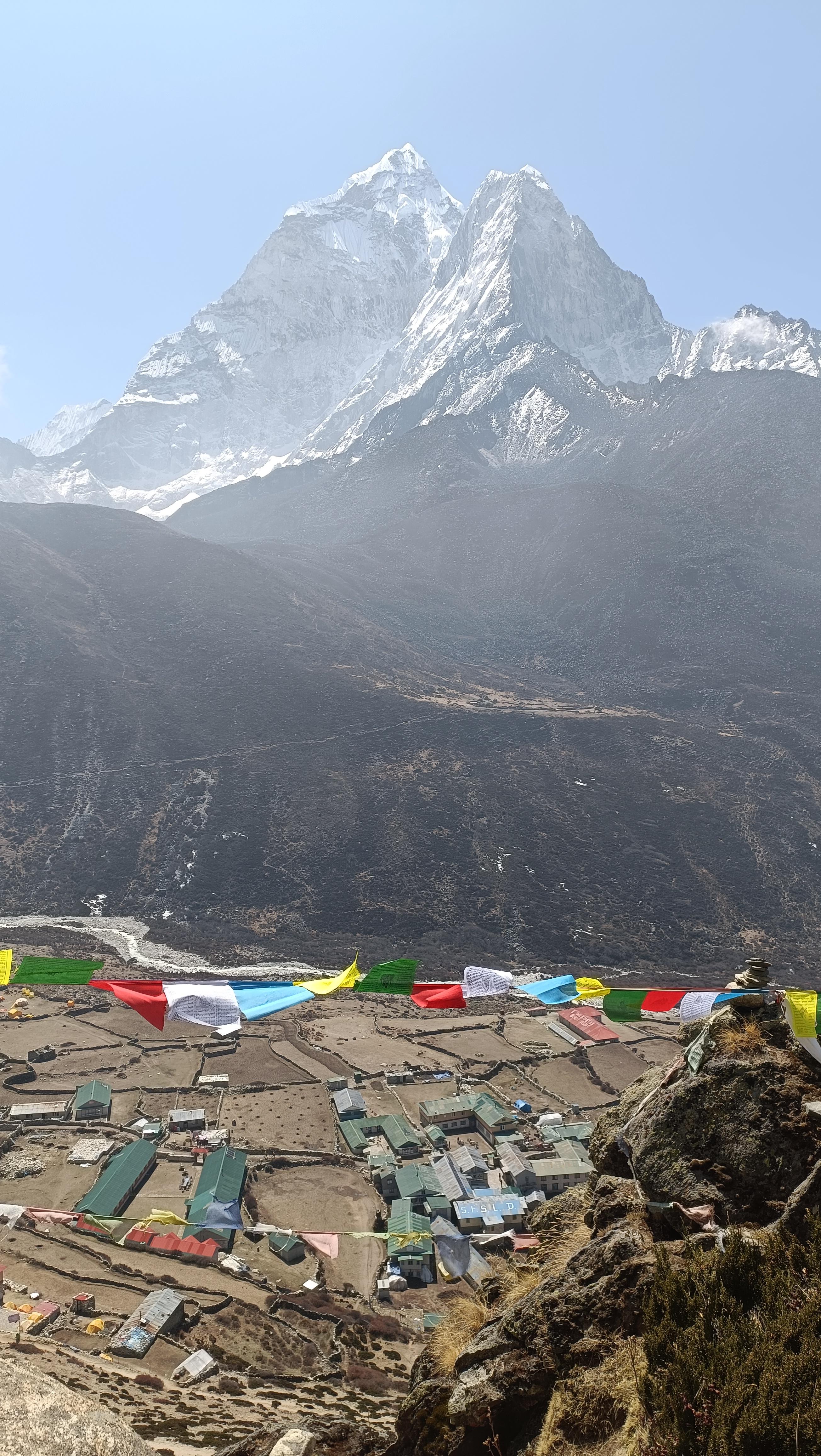 Everest Base Camp & Three High Passes scenery 2