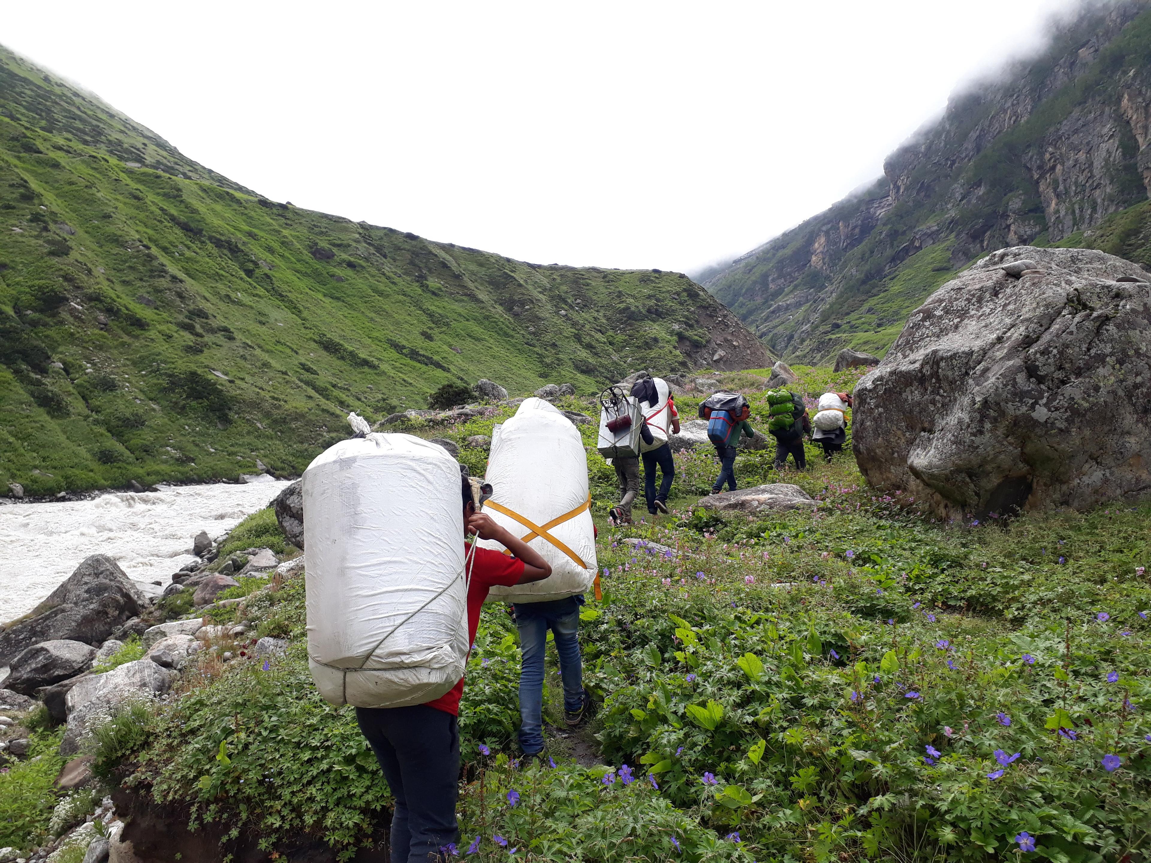 Pin Parvati Pass scenery 14