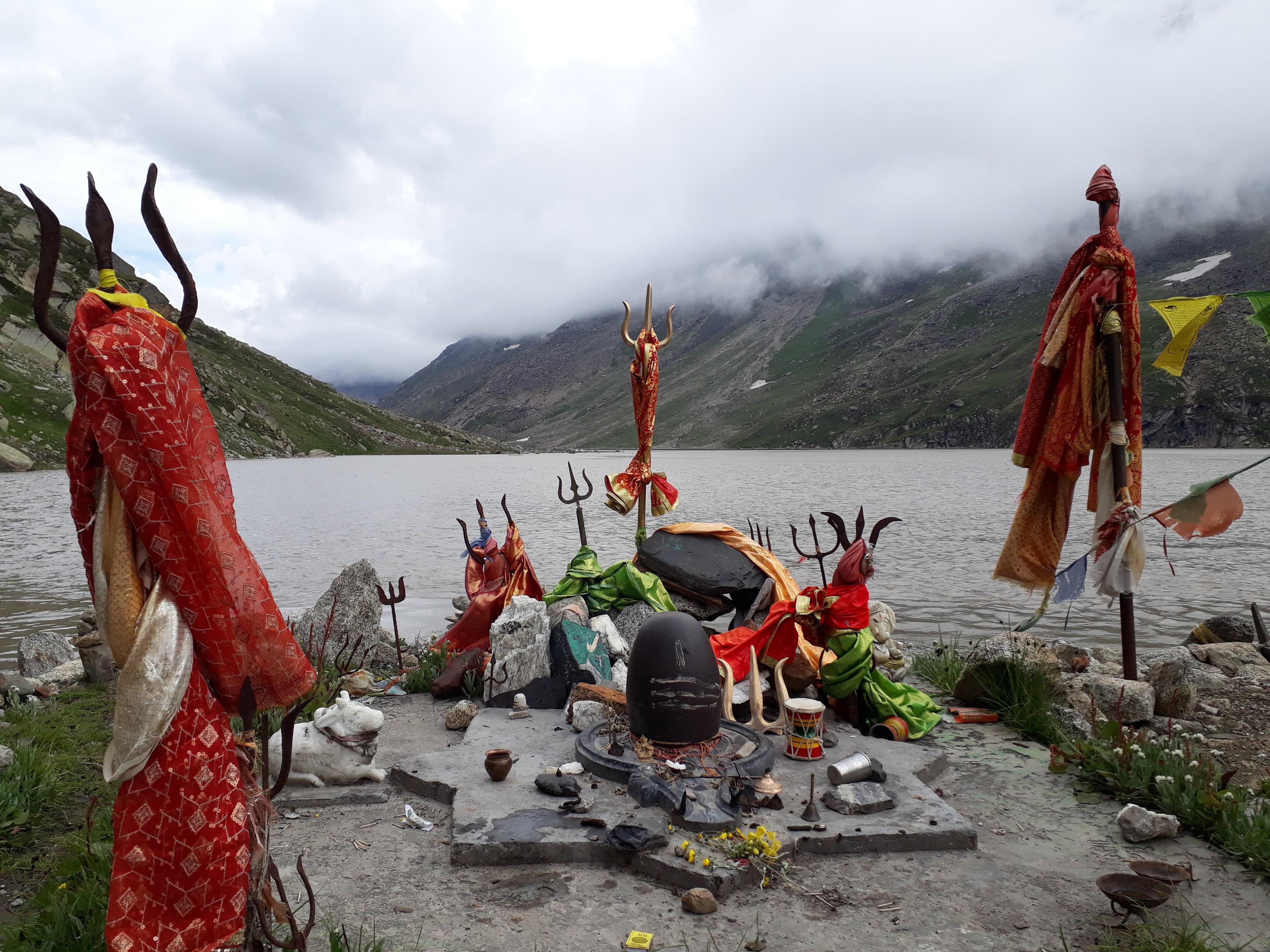 Pin Parvati Pass scenery 17